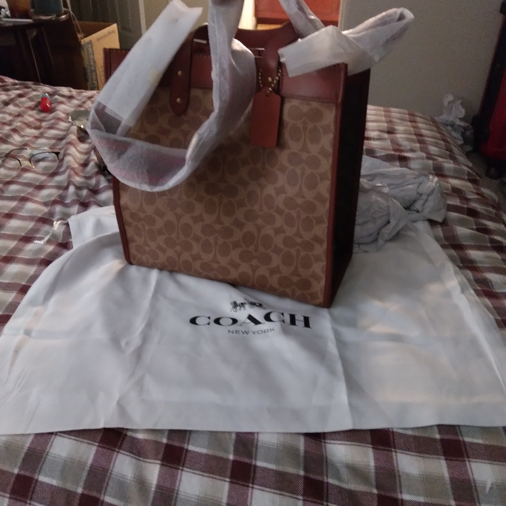 Coach purse - Picture 4 of 4